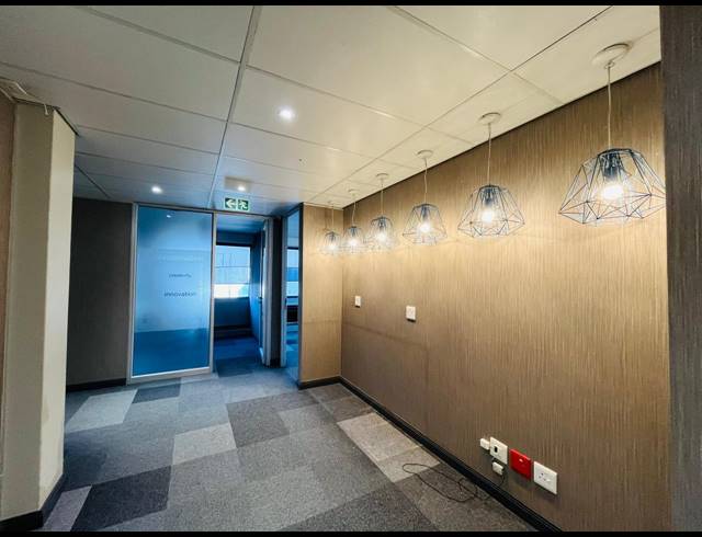1,663M² OFFICE FOR SALE IN HALFWAY HOUSE